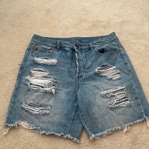 American Eagle - Hi-Rise Tomgirl shorts